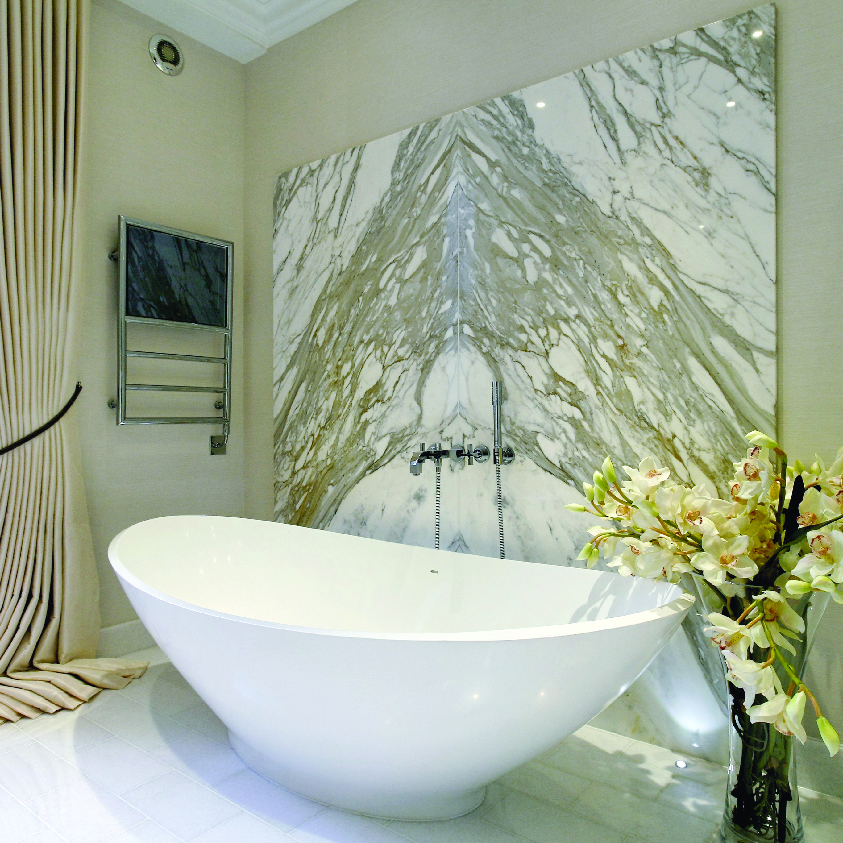 immersive bathroom design 